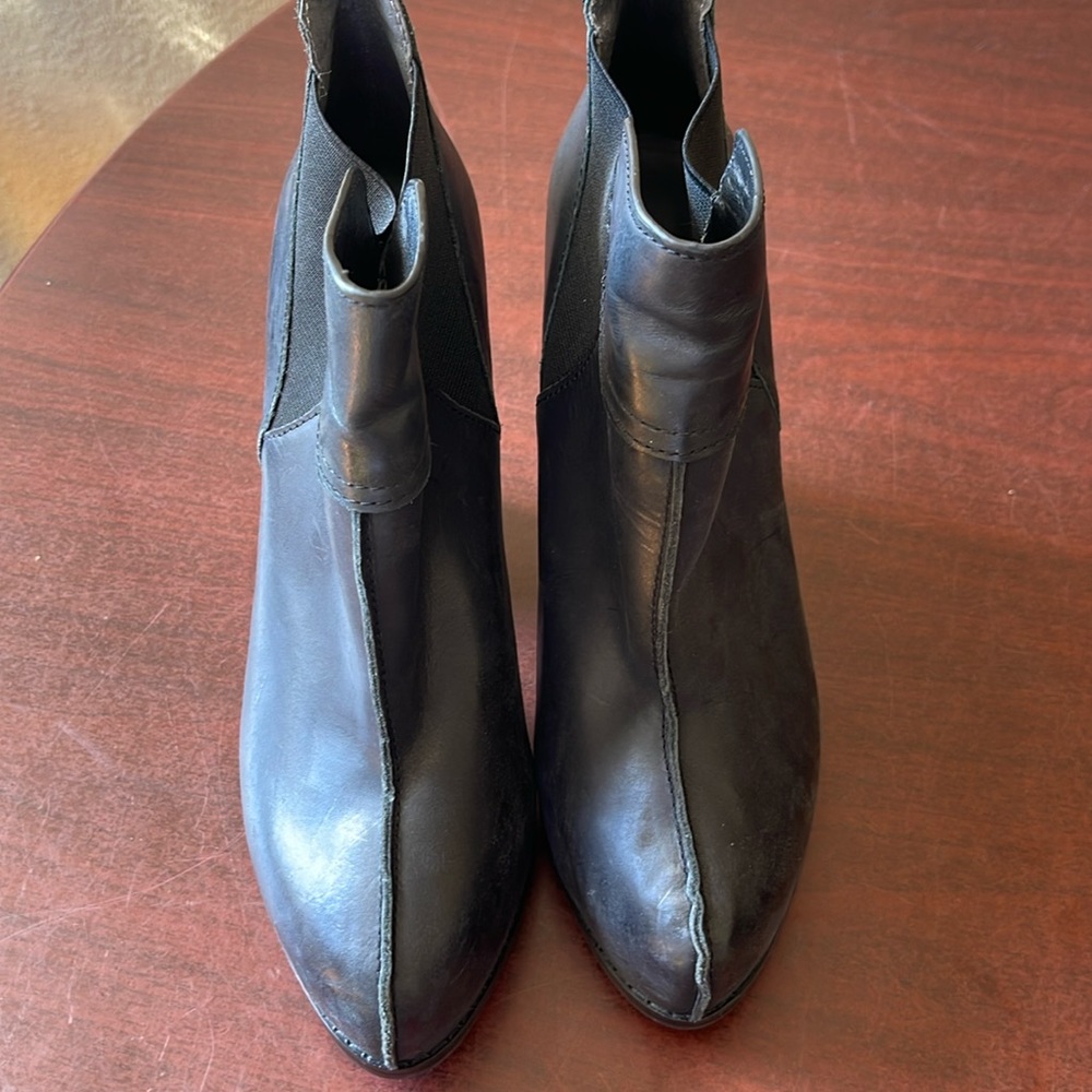 ##196, Size 8.5, NWOT Leon Max 4.5" Heel Leather Shoes